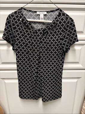 White House Black Market Black & White Geometric Short Sleeve Scoop Tee